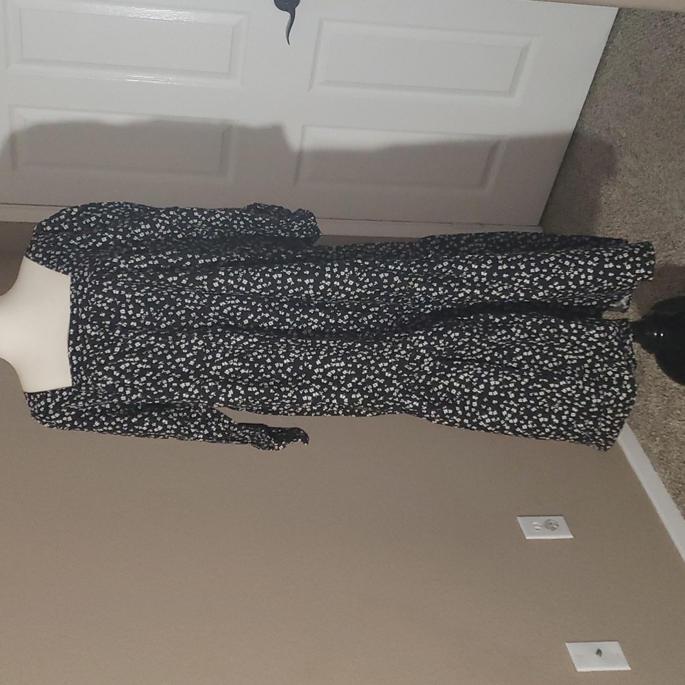 Square neckline, puffy longsleeve Black & White Floral Maxi Dress Size 0X,  NWT
